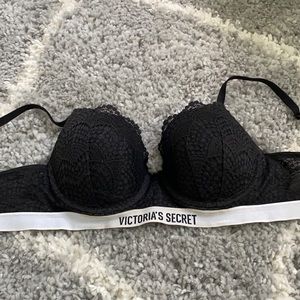 Victoria Secret black t-shirt lightly lined demi